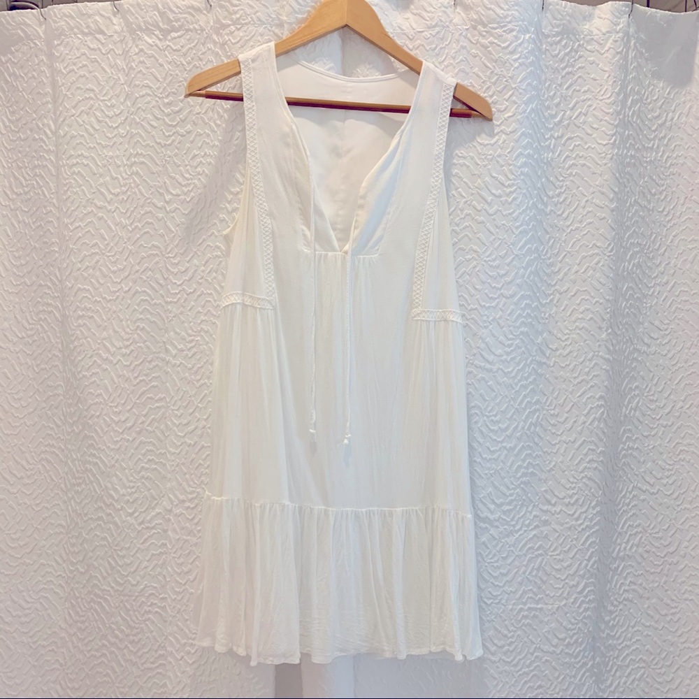 Dillard’s / White Low V Plunge Dress / Small